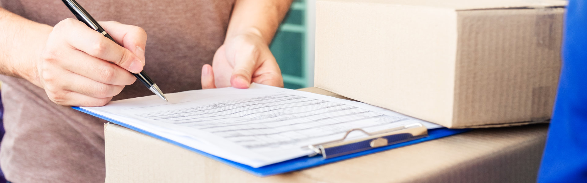 a person signing delivery receipt